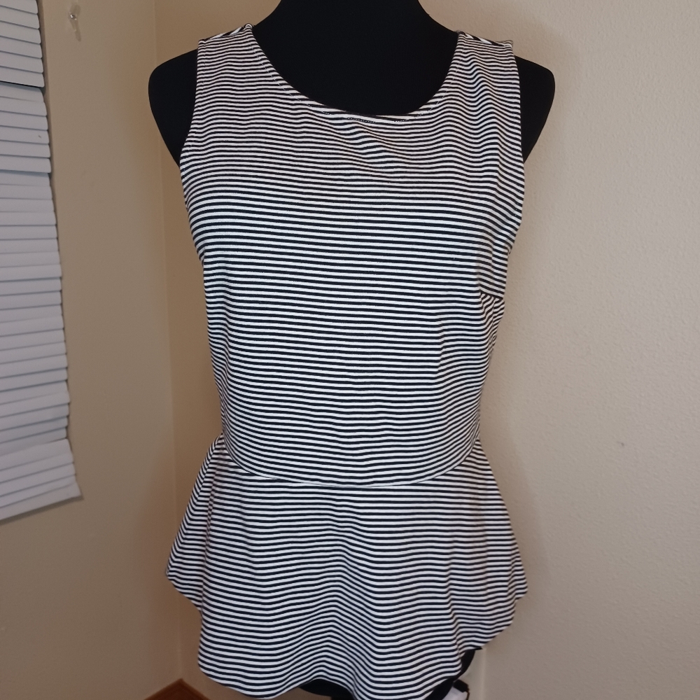 Peplum sleevless bateau top